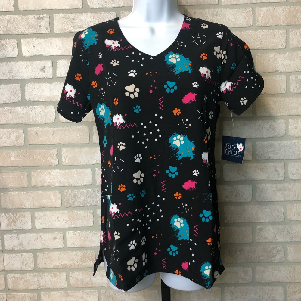 NWT Zoe + Chloe black multi color paw print pattern short sleeve scrub top